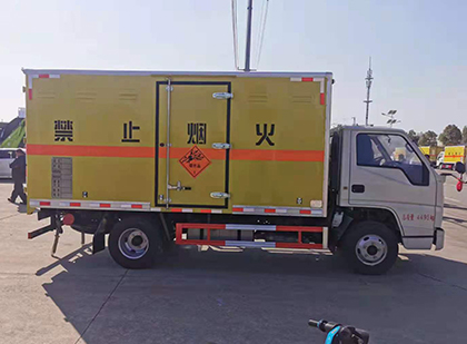 后安镇爆破器材运输车技术升级与安全合规新趋势